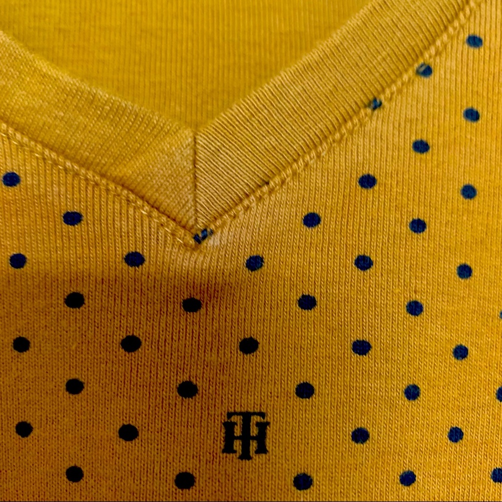 Tommy Hilfiger Logo Top. Essential v-neck cotton knit. Size xl (fits like M/L)